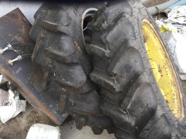 John Deere 2850 tyres