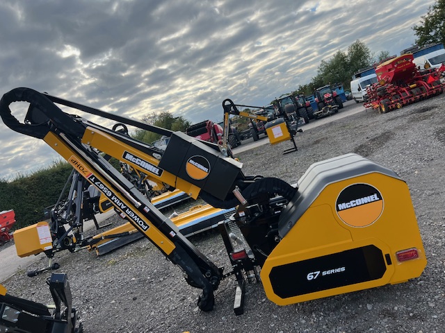 2M040459 MCCONNEL PA6567T HEDGECUTTER