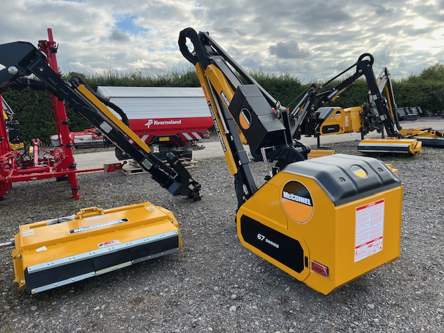 2M040459 MCCONNEL PA6567T HEDGECUTTER