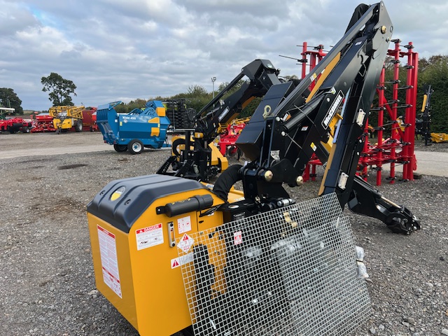 2M040459 MCCONNEL PA6567T HEDGECUTTER
