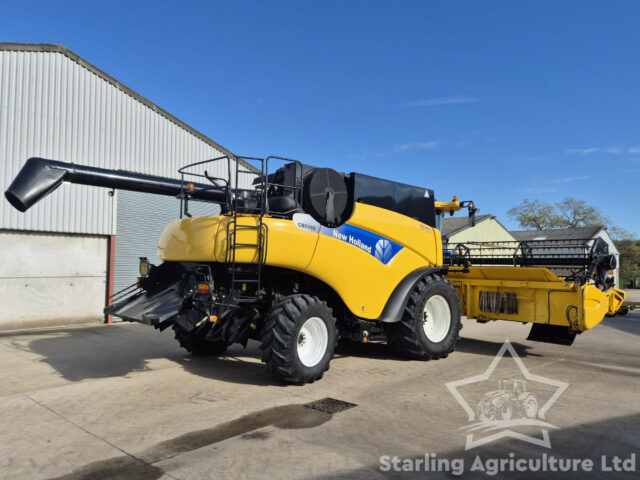 New Holland CR9060 Elevation 4WD Combine