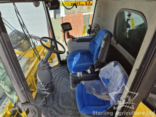 New Holland CR9060 Elevation 4WD Combine