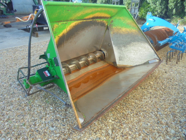 KW Auger roller feeder bucket