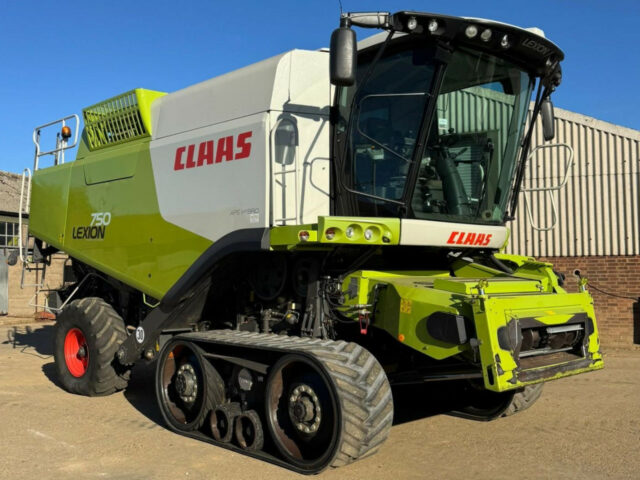 CLAAS LEXION 750TT and VARIO 900