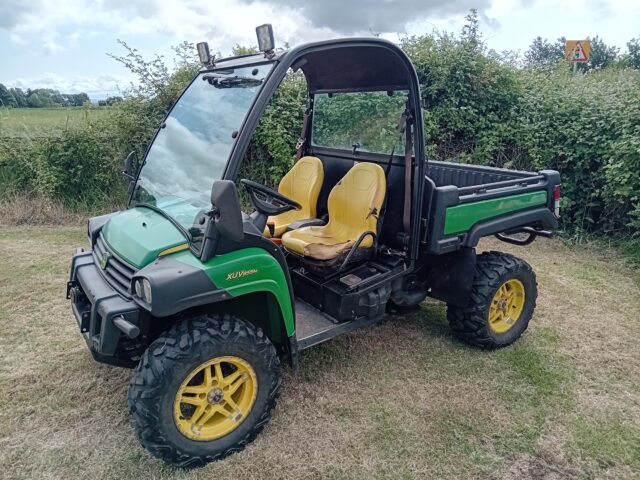 John Deere Gator
