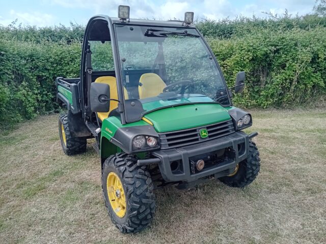 John Deere Gator