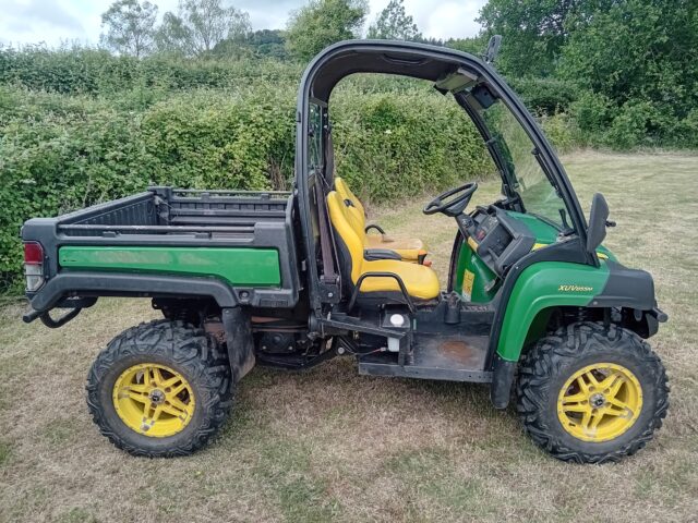 John Deere Gator