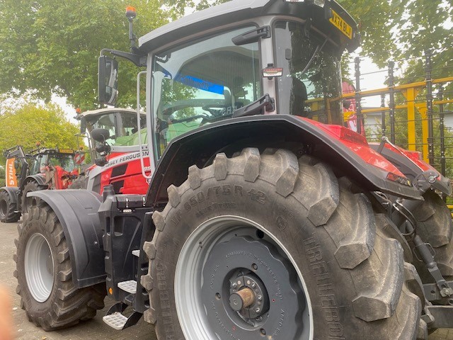 MA795301 2022 MF8S.305 EXDV 4WD TRACTOR