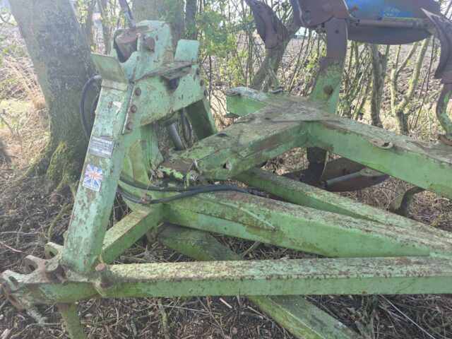 Dowdeswell DP1 crawler plough
