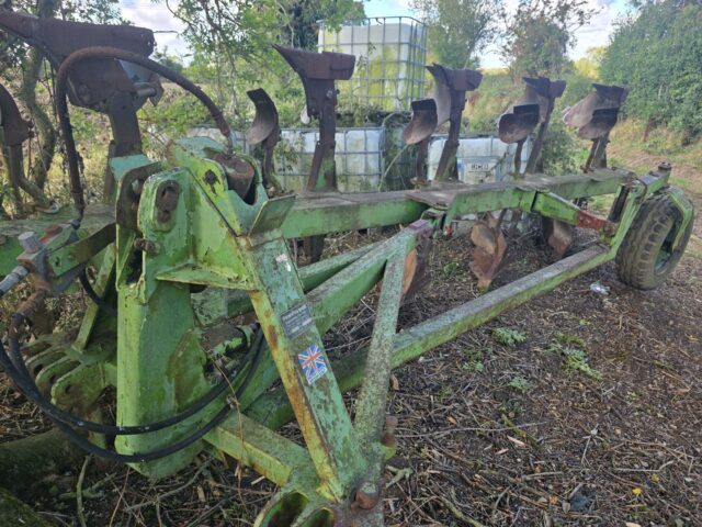 Dowdeswell DP1 crawler plough