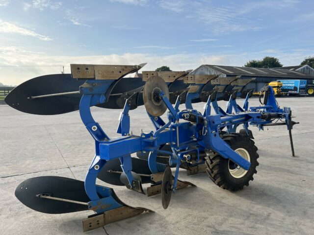 NEW HOLLAND PLOUGH