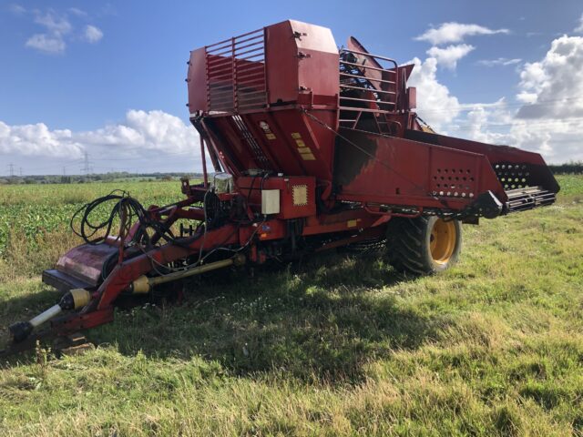 Tim 3 row tanker harvester