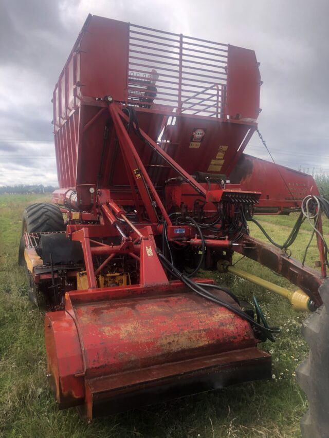 Tim 3 row tanker harvester