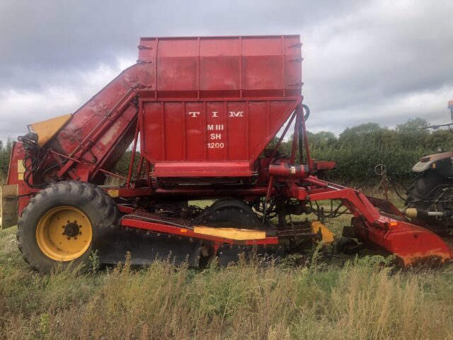 Tim 3 row tanker harvester
