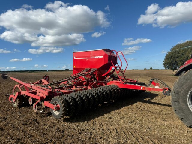 One- 2016 Horsch Sprinter 8ST 8m drill