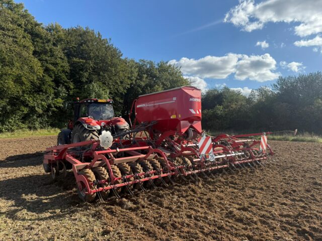 One- 2016 Horsch Sprinter 8ST 8m drill
