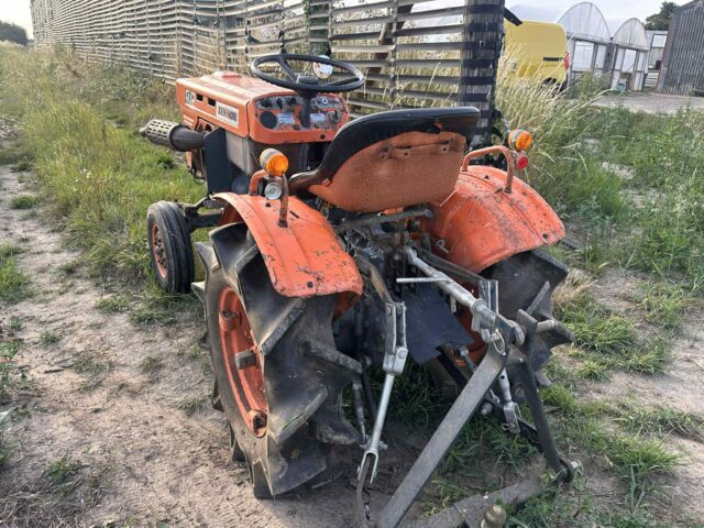 Kubota B7001E