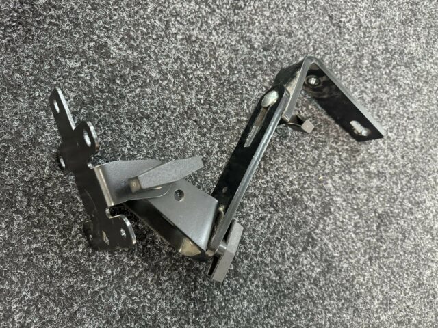 JOHN DEERE MONITOR MOUNTING BRACKETS