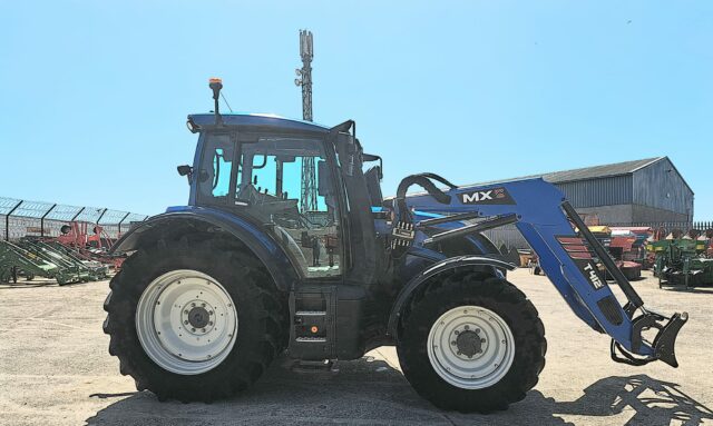 VALTRA N175 A TRACTOR AND MX LOADER