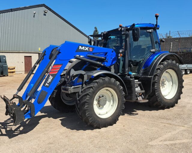 VALTRA N175 A TRACTOR AND MX LOADER
