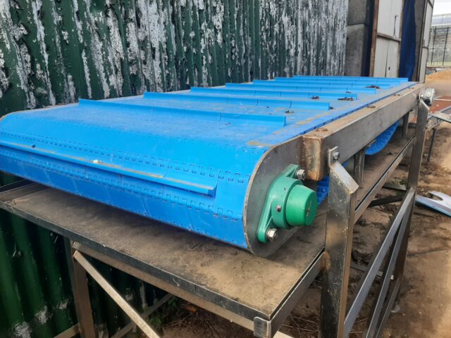 Stainless steel elevator 1.9M x 750mm