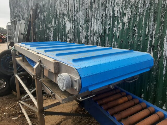 Stainless steel elevator 1.9M x 750mm