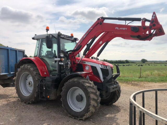 T2038241 MF6S.135E TRACTOR & LOADER