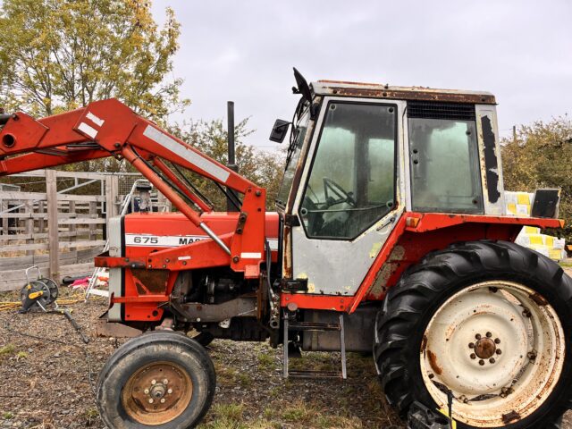 Massey Ferguson 675 1984 with MF Loader