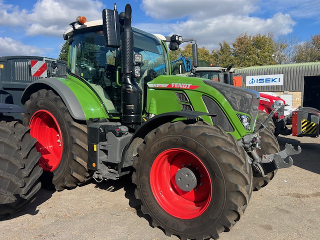 FE000424 FENDT 724 VARIO GEN6 TRACTOR