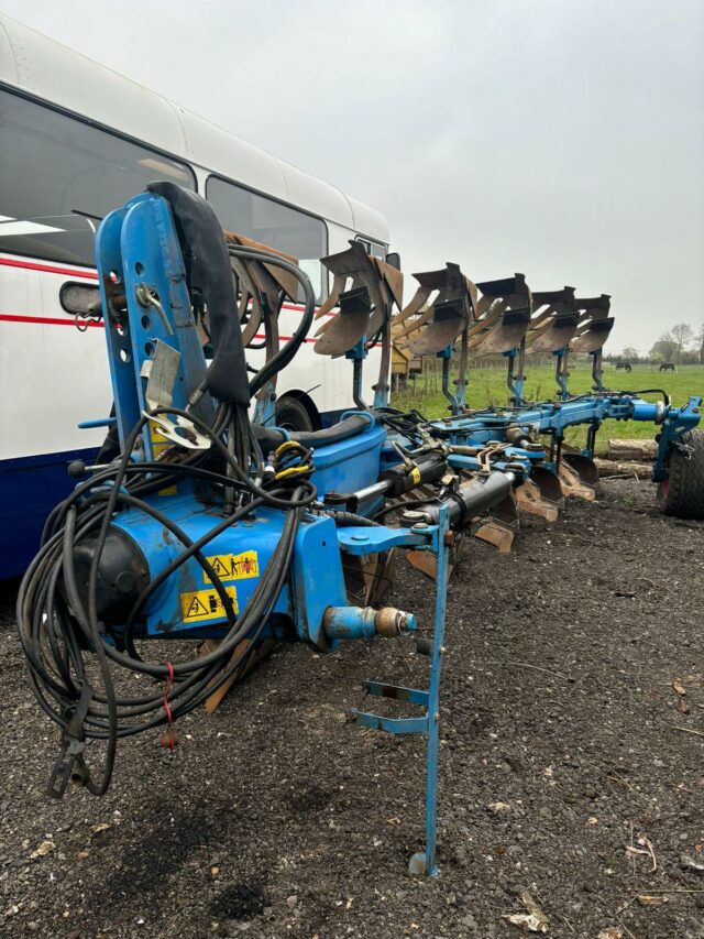 One- 2014 Lemken Juwel 8, 7 Furrow ( 6+1