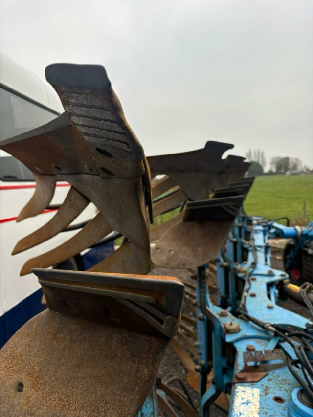 One- 2014 Lemken Juwel 8, 7 Furrow ( 6+1