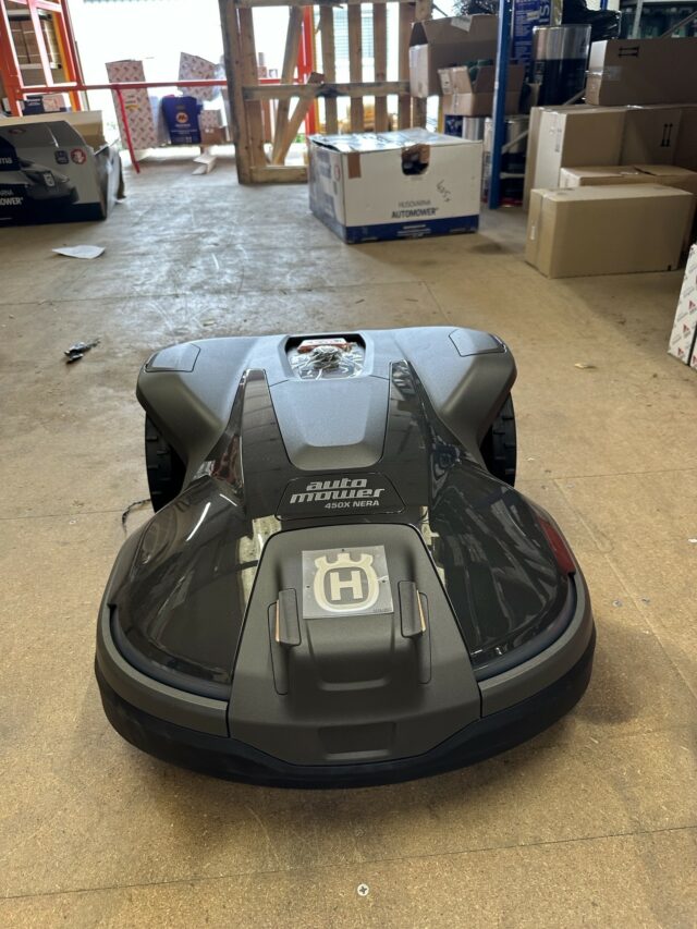 2M041087 HUSQVARNA AM450X ROBOTIC MOWER