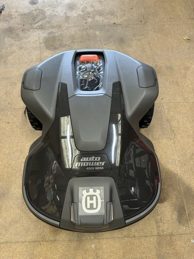 2M041087 HUSQVARNA AM450X ROBOTIC MOWER