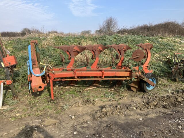 Kverneland 4 furrow Plough