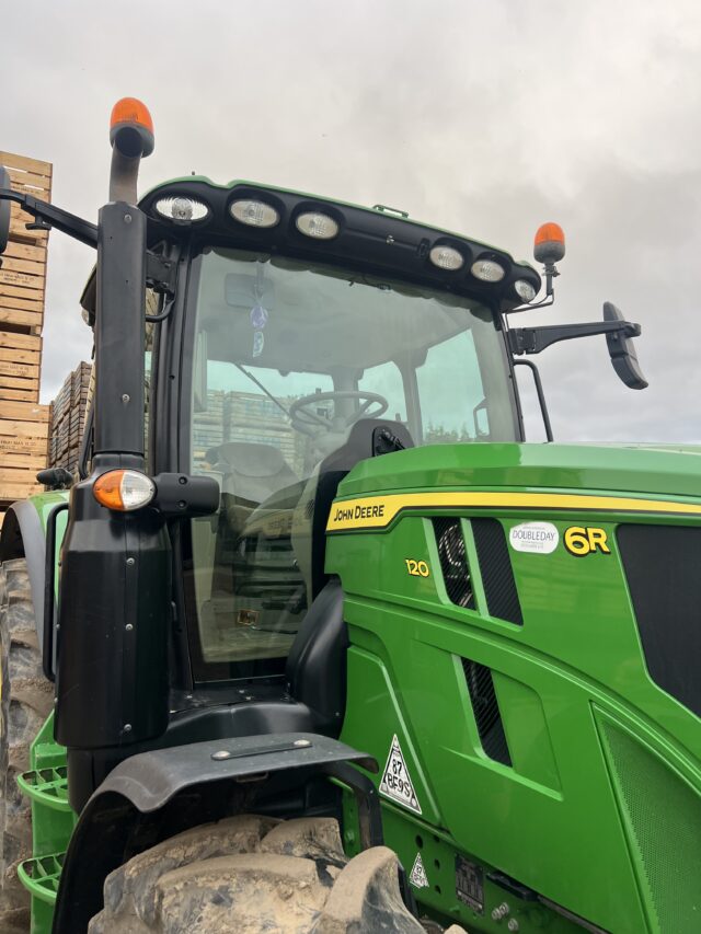 John Deere 6R 120