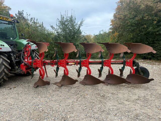 Vogel & Noot XS 950 5 Furrow Plough