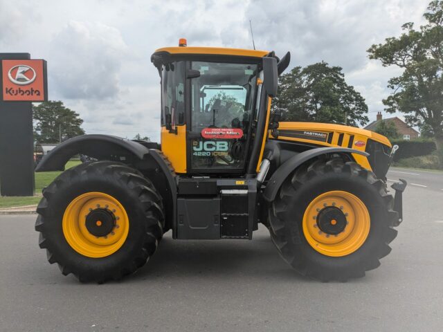 JCB FASTRAC 4220 ICON (2024)