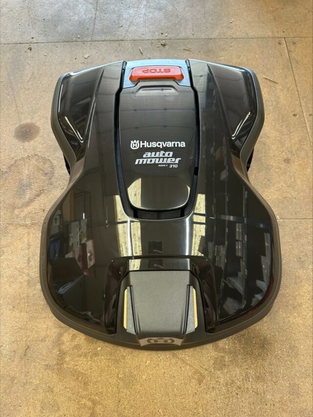 2M041085 HUSQVARNA AM310 ROBOTIC MOWER