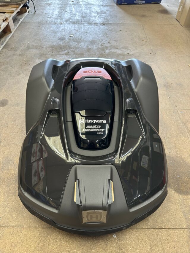 2M041067 HUSQVARNA AUTOMOWER 450X MOWER