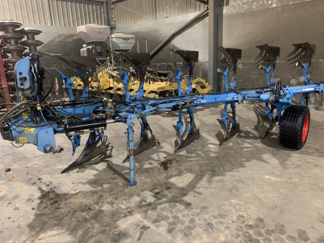 Lemken Juwel 8 V 6 furrow plough