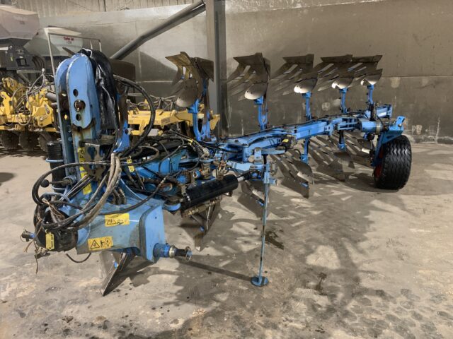 Lemken Juwel 8 V 6 furrow plough