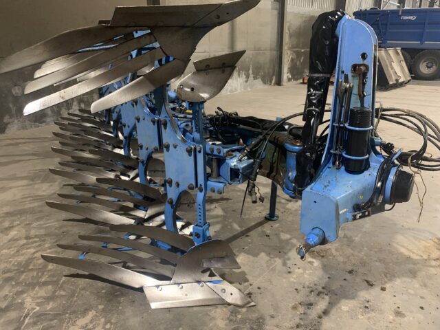 Lemken Juwel 8 V 6 furrow plough