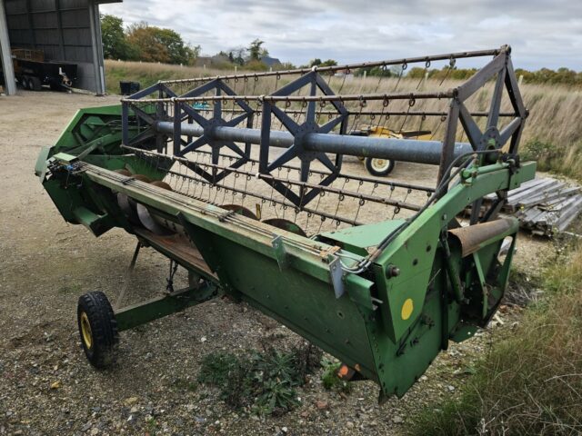 John Deere 1075 Combine Harvester