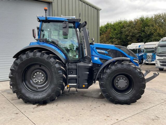2024 Valtra Q305 4WD Tractor