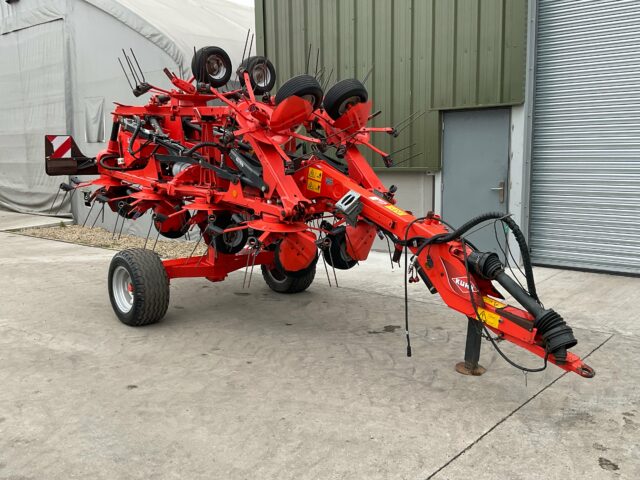 2017 Kuhn GF13012 Single Axle Tedder