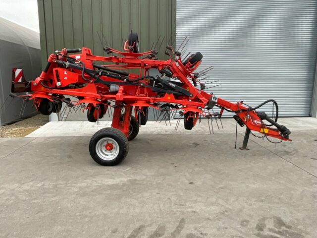 2017 Kuhn GF13012 Single Axle Tedder