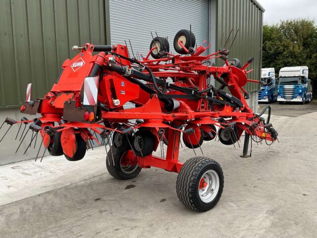 2017 Kuhn GF13012 Single Axle Tedder