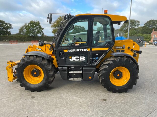 Lot 4: 2022 JCB 542-70 Telehandler