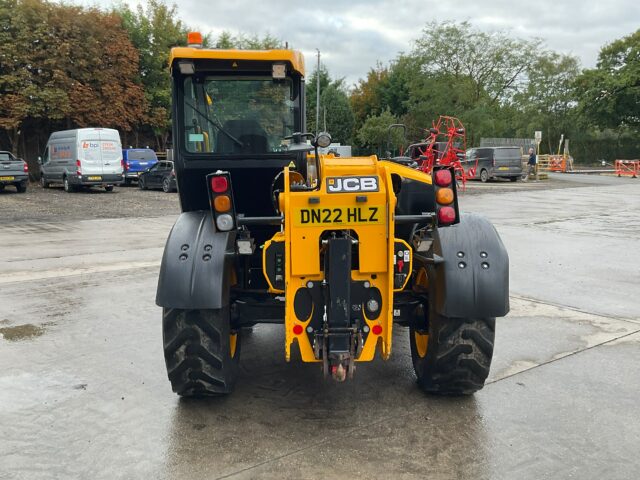 Lot 7: 2022 JCB 542-70 Telehandler