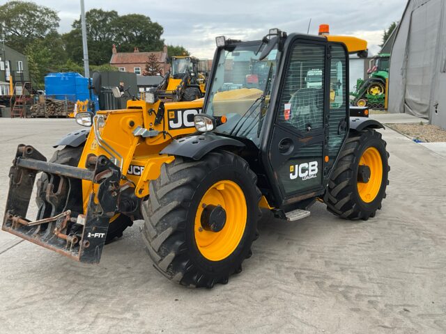 Lot 8: JCB 527-58 Agri Plus Telehandler